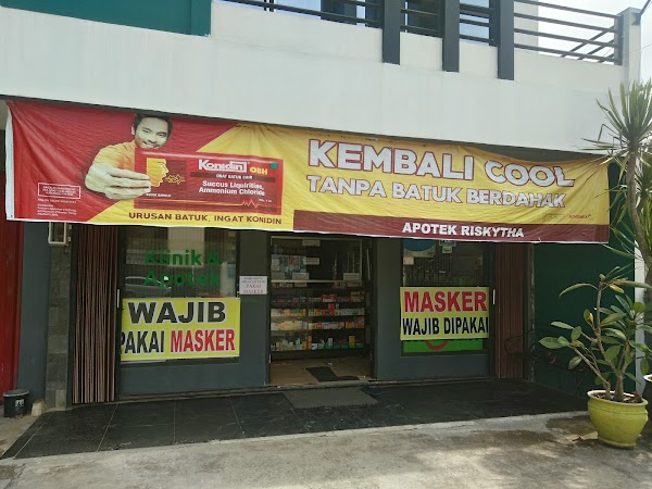 KLINIK DAN APOTEK RISKYTHA