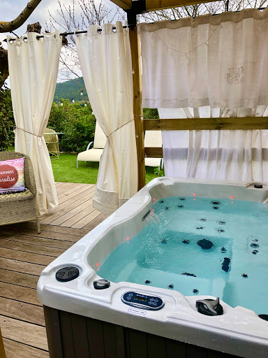 Photo de L'Oustaou piscine et spa à Carnoules (83660)