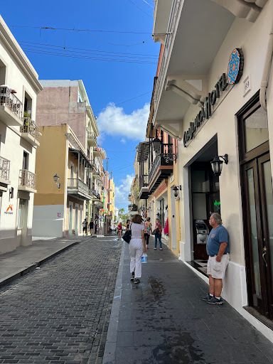 Bounce Luggage Storage - Old San Juan - Thumbnail