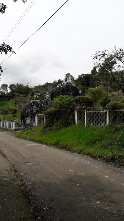 Photos of La Virgen de la Roca.