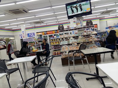 Photos of Indomaret Raya Diponegoro