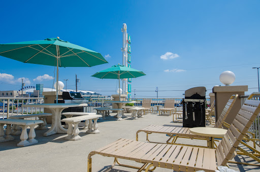 Aquarius Oceanfront Inn - Thumbnail