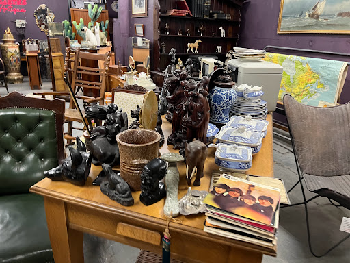 Clarks Antiques - Thumbnail