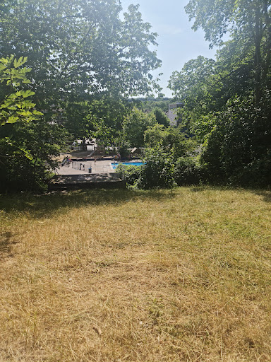 Saunders Park & Basketball Courts