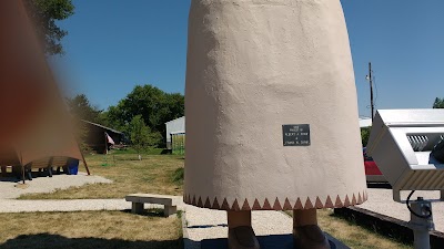 Pocahontas Roadside Statue and Teepee