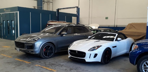 Collision Center ( TALLER DE HOJALATERIA Y PINTURA )