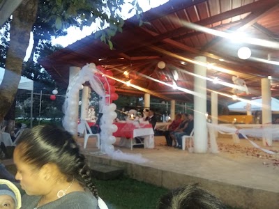 Photos of Samar&iacute;a Garden