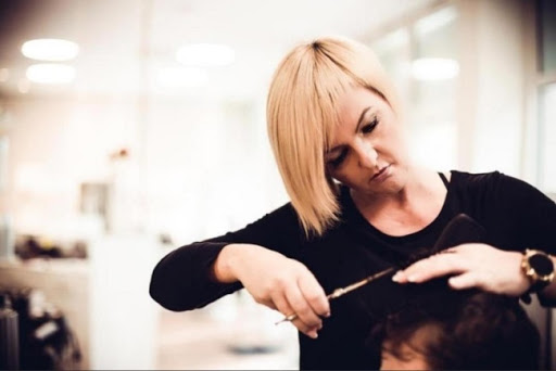Enza - her hairdresser at city hall - Thumbnail