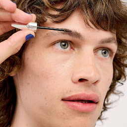 Photo n°6 de Benefit BrowBar Bar à Sourcils à Rouen (Service d'épilation à la cire)