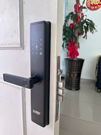 Famoso Locksmith-Taman Cahaya Kota Puteri
