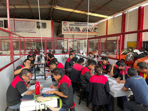 Escuela de Mecánica Automotriz Grupo Holandés Juchitán Gallery - Mexico
