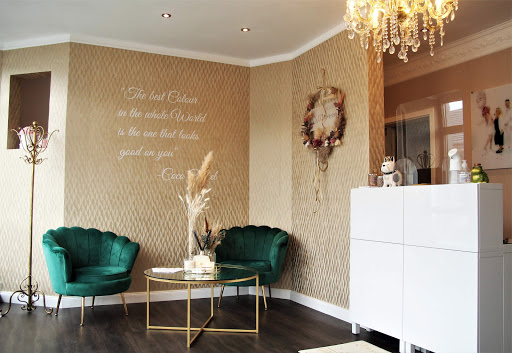 Golden Home of Hair by Luisa Wache Friseurmeisterin - Thumbnail