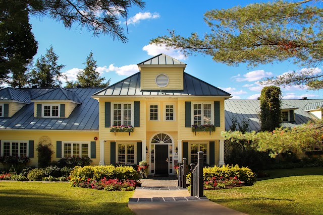 Ripplecove Lakefront Hotel