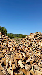 Photo n°3 de La Bouscatière - Bois de chauffage / Granulés de bois / Pellets à Le Castellet (Négociant en bois)