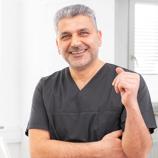 Zahnarzt Kais Zainab | All You Need Dental MVZ für Oralchirurgie und Zahnmedizin GmbH