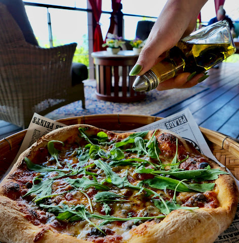 Dr Frogs Bar & Grill by null