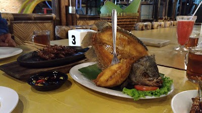 Photos of Balibu Eating Sundanese