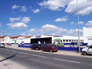 Photo n°1 de Point S - Auxerre (Pneu Centre SA SCOP) à Auxerre (Atelier de réparation pour poids lourds)