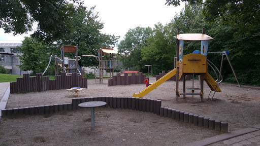 Spielplatz bei der Schule
