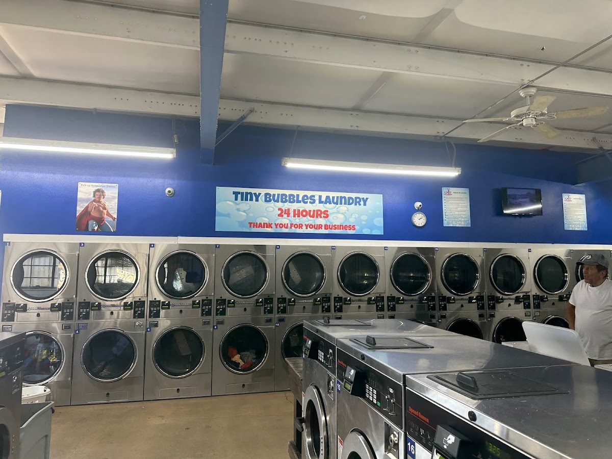 Tiny Bubbles 24 Hour Phoenix Laundromat facility with washing machines in Phoenix