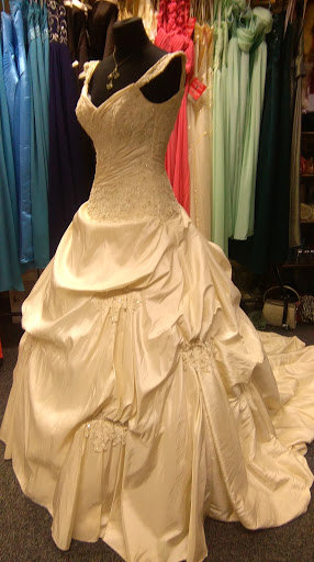 Beebees Dress Hire - Thumbnail