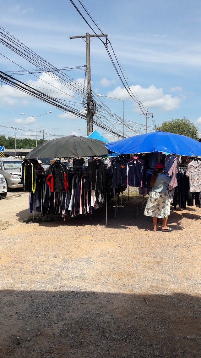Khlong Phon Weekend Market