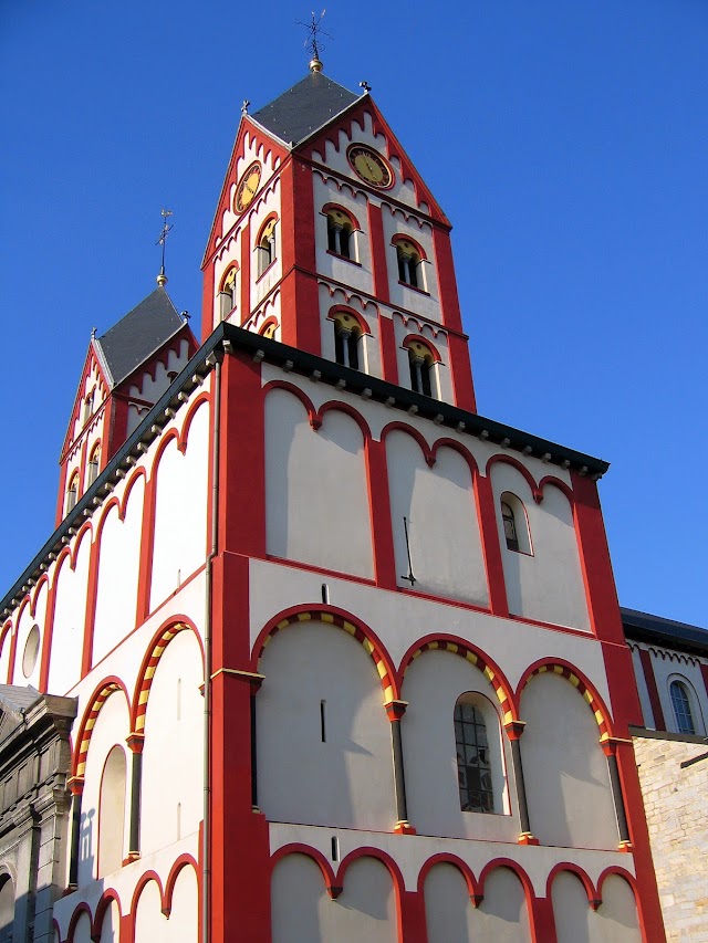 Collégiale Saint-Barthélemy Et Fonts Baptismaux