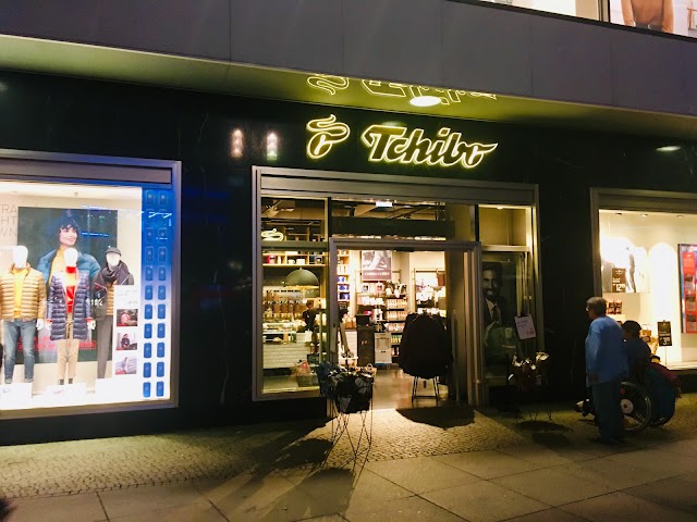 Tchibo Filiale mit Kaffee Bar