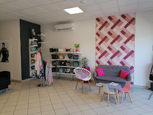 Photo n°3 de Julie Styl à Épieds-en-Beauce (Salon de coiffure)