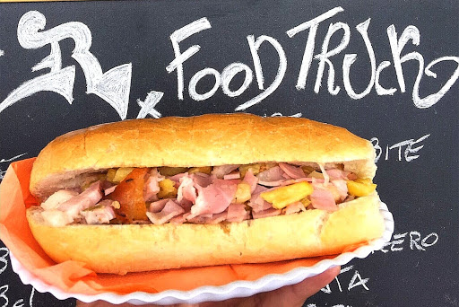 R food truck - Thumbnail