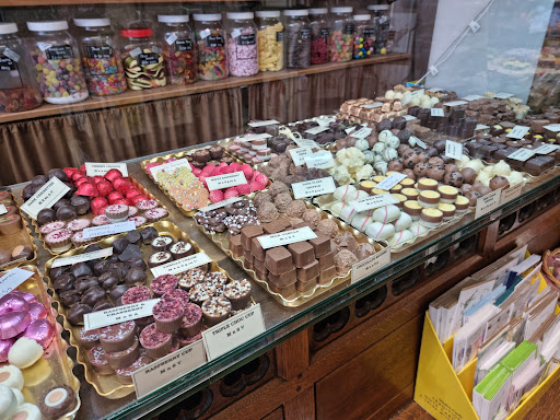 Bon Bons - Visual