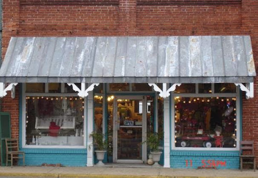 Broken Shell Boutique - Visual
