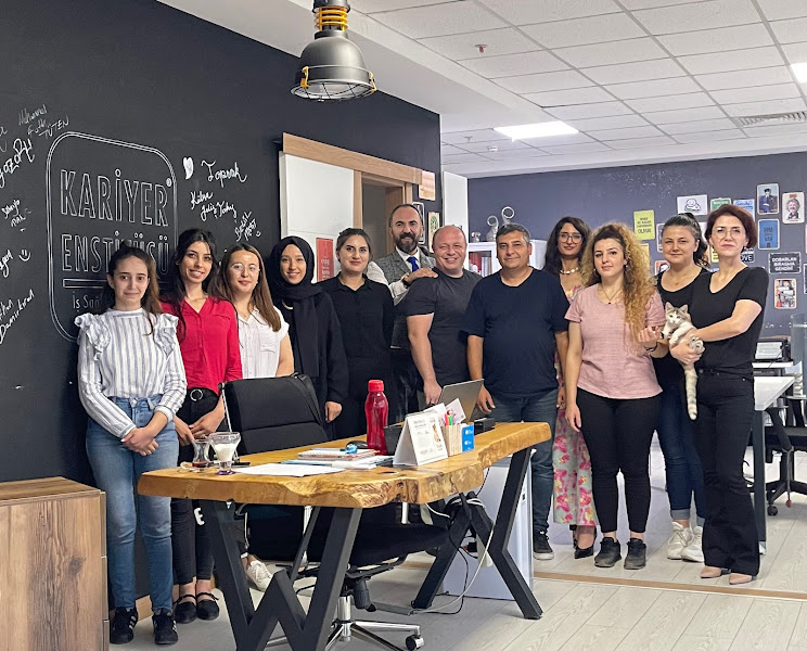 BULUT AKADEMİ | İSG Kursları | İş Güvenliği Uzmanlığı İşyeri Hekimliği Eğitimi | Erzurum Şubesi logo