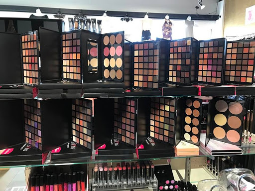 Le Pink Chateau - Thumbnail