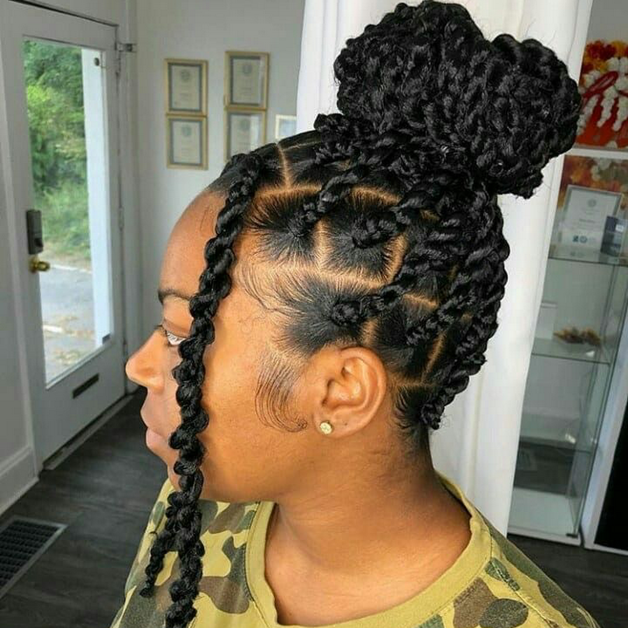 Featured image of post Hair Braiding Salons In Detroit - These salons provide manicures, pedicures and hand.