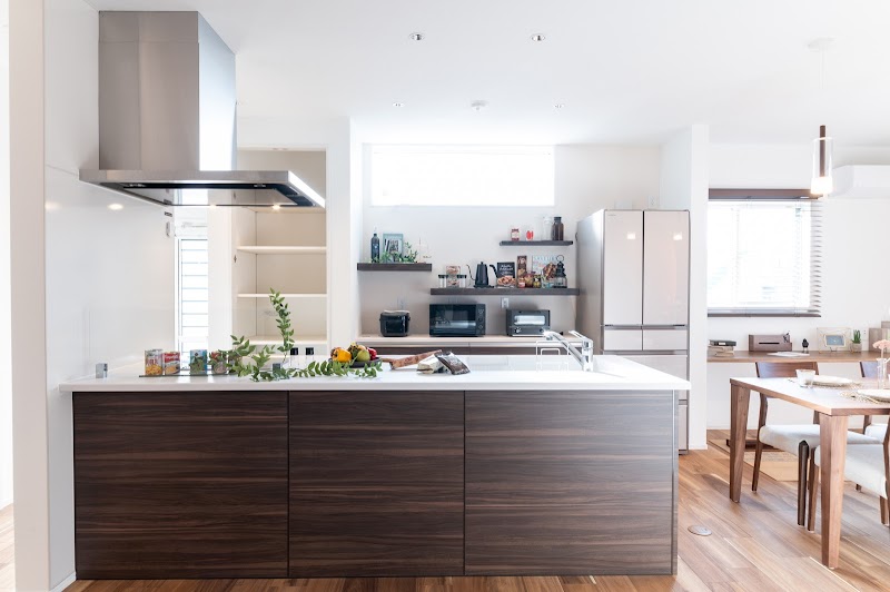 秀光ビルド 松山店