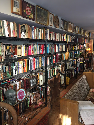 Central Bookstore - Visual