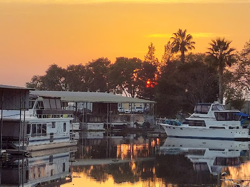 Village West Yacht Club - Thumbnail