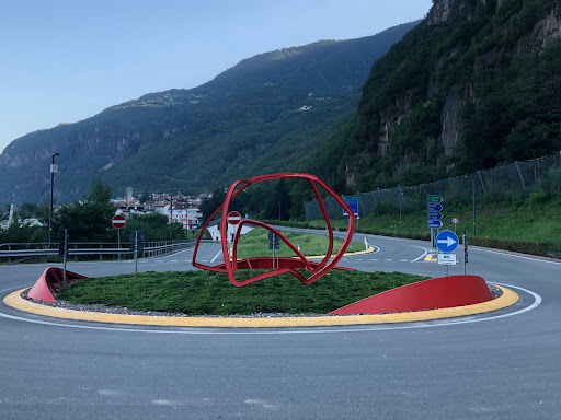 Roundabout south of Pineta