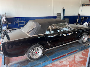 Photo n°8 de Garage Fuchs Spécialiste Mercedes & Jeep, réparations toutes marques à Milhaud (Magasin de pneus)