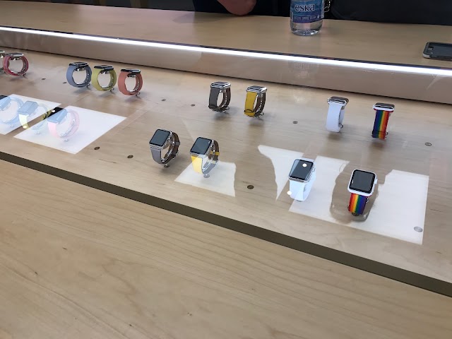 Apple Bayshore Shopping Centre