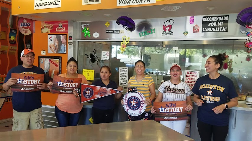 Las Tortas Perronas by null