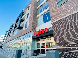 Hy-Vee Grocery Store