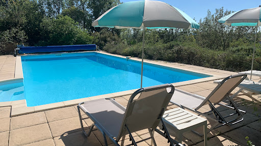 Photo de Gîtes Au Mas des Cyprès avec piscine proche Cahors à Laroque-des-Arcs (46090)