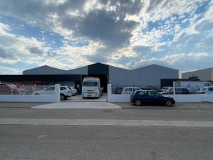 Photo n°2 de Garage Carrosserie Guillouf à Rivesaltes (Atelier de réparation automobile)