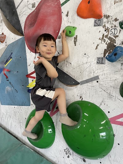 ボルダリングジム Roots