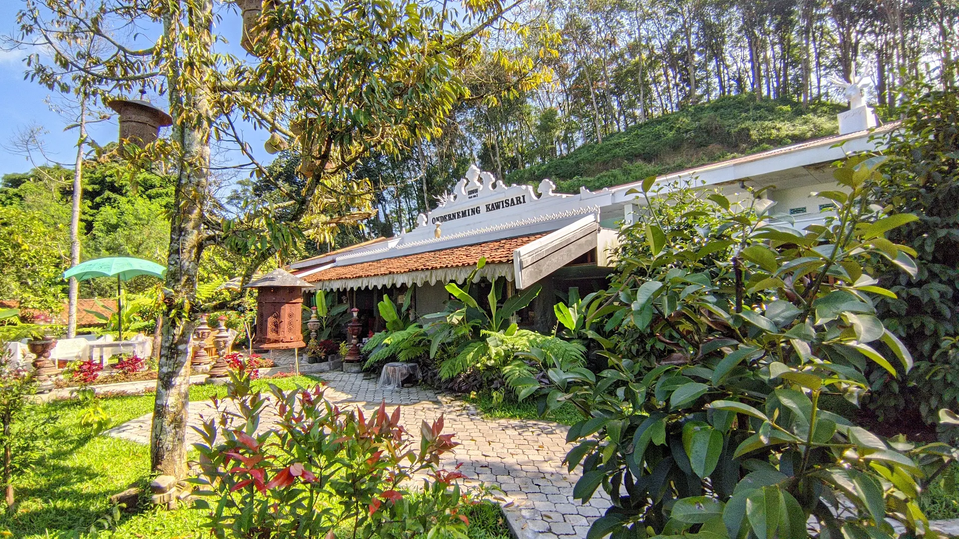 Kawisari Coffee Plantation House ( SOCIETEIT de HARMONIE te KAWISARI)