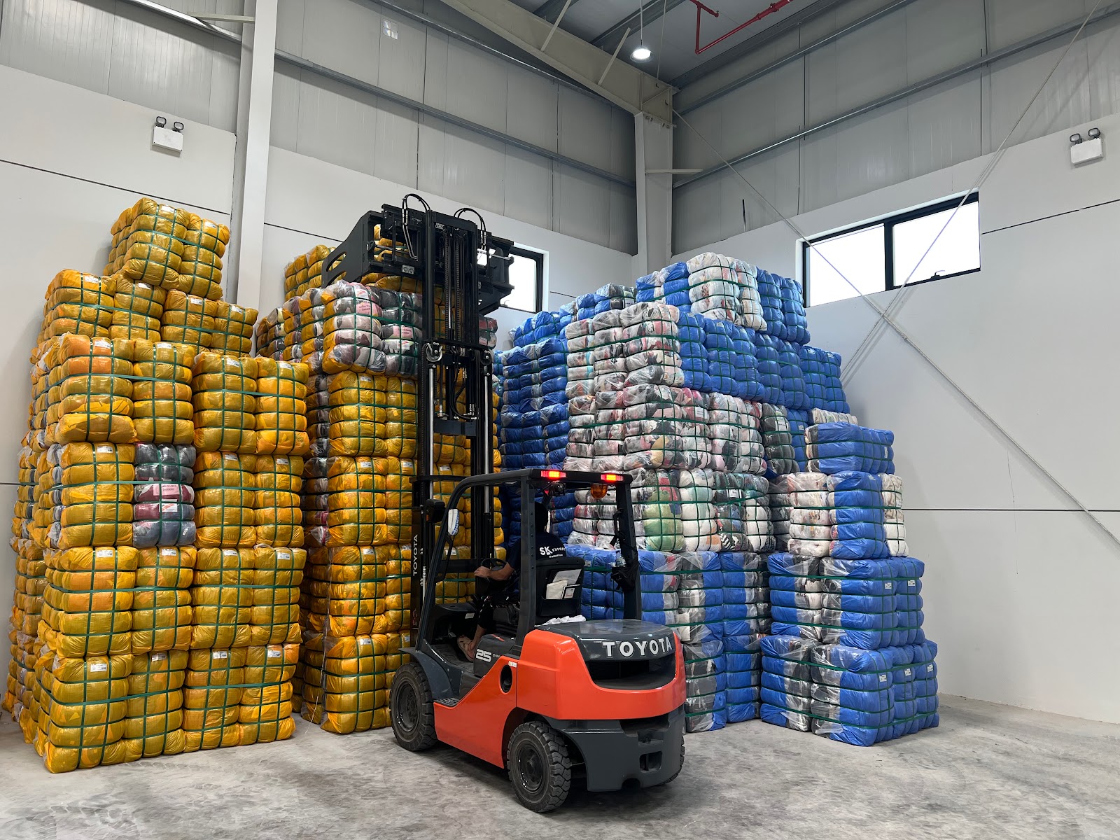 SK Export - Secondhand & New Clothes Supplier - صورة 3