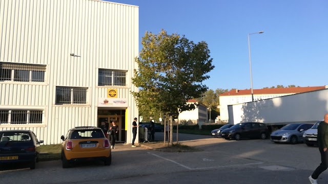 YELLOW JUMP Trampoline Park Saint Etienne