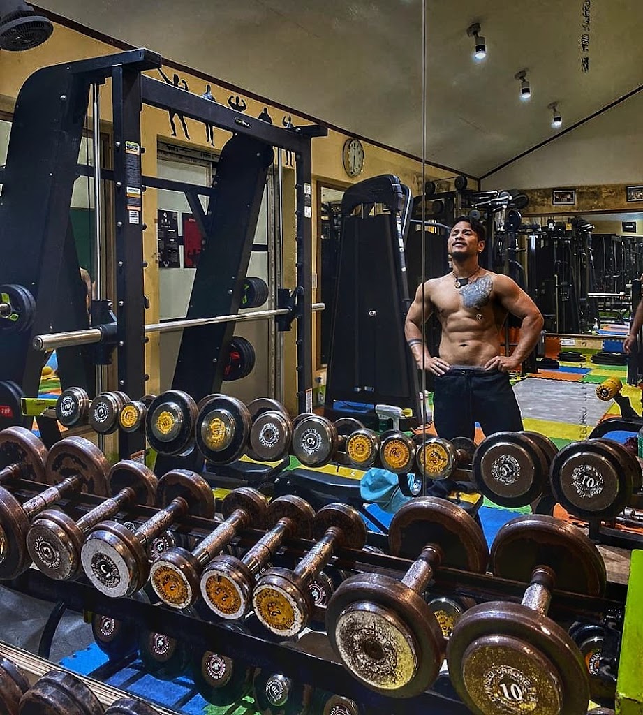 Curls And Crunches Fitness Gym